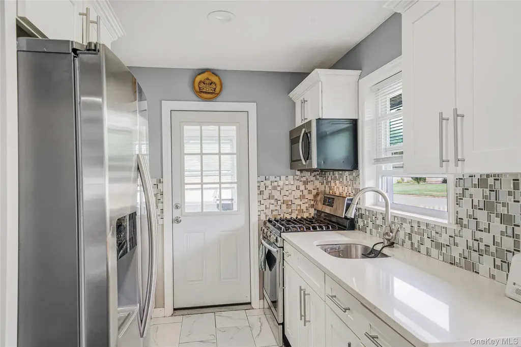 14 Dartmouth Drive Bay Shore NY 11706