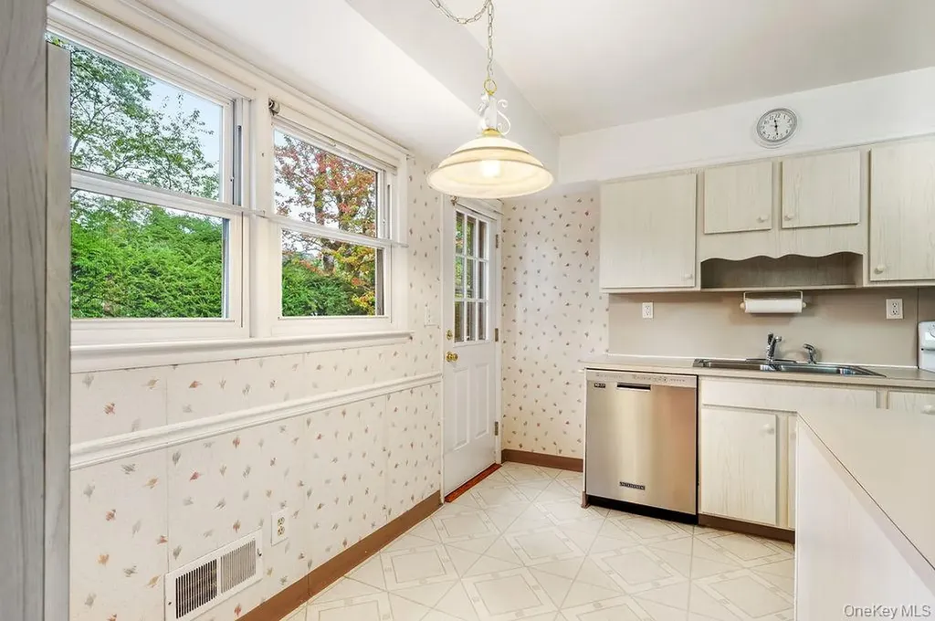 18 Seton Drive New Rochelle NY 10804