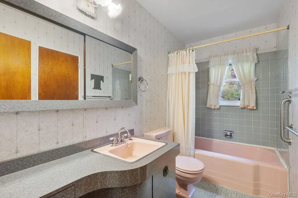 18 Seton Drive New Rochelle NY 10804