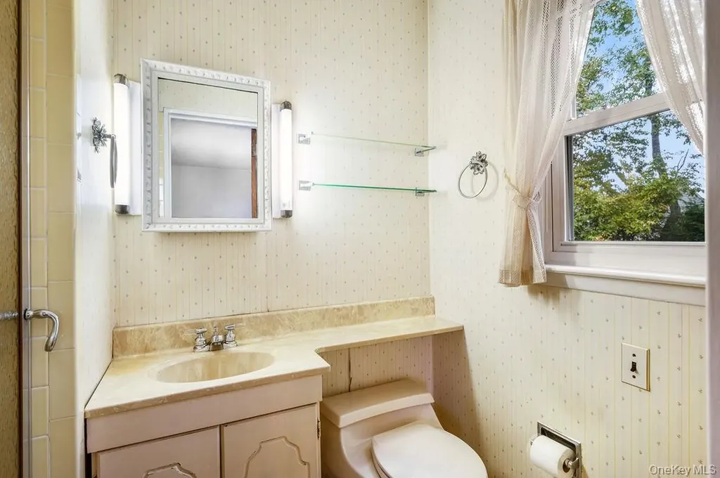 18 Seton Drive New Rochelle NY 10804