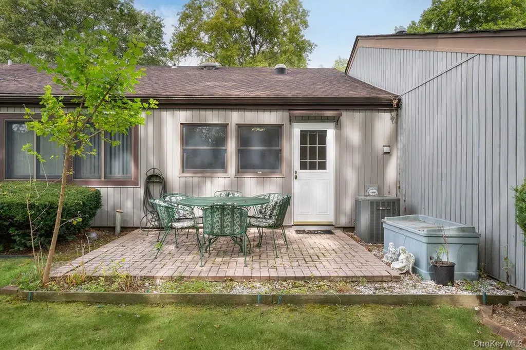 182 Strathmore Gate Drive Stony Brook NY 11790
