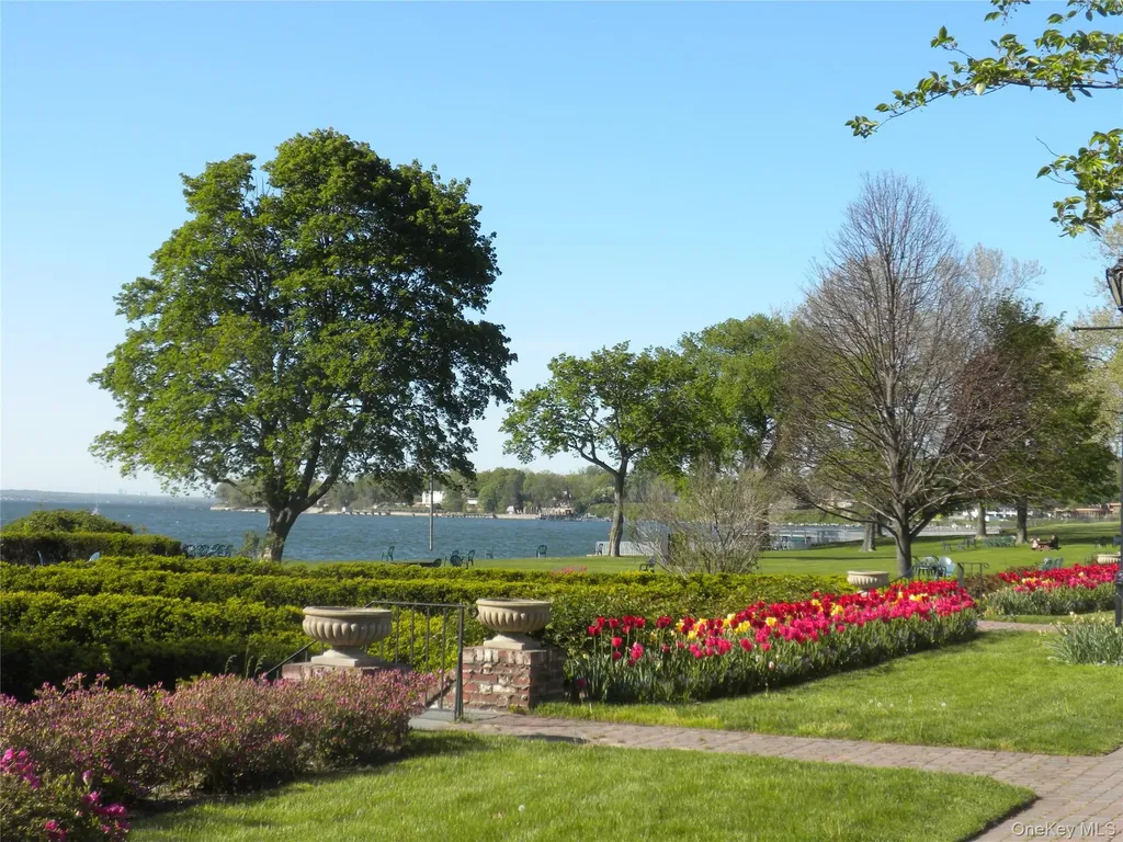 15 Canterbury Road Great Neck NY 11021