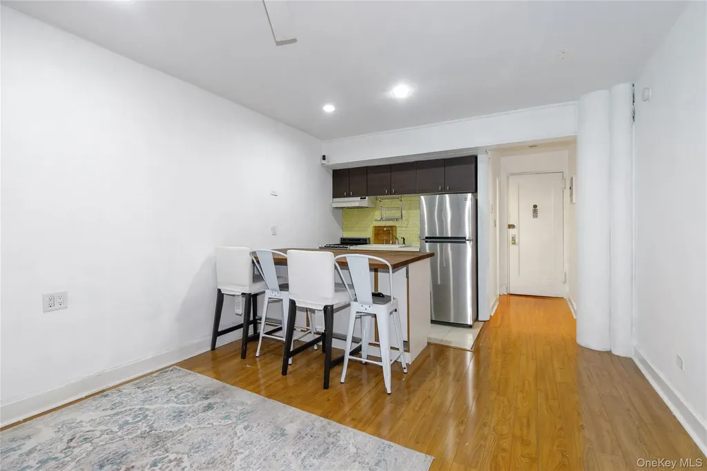 15 Canterbury Road Great Neck NY 11021