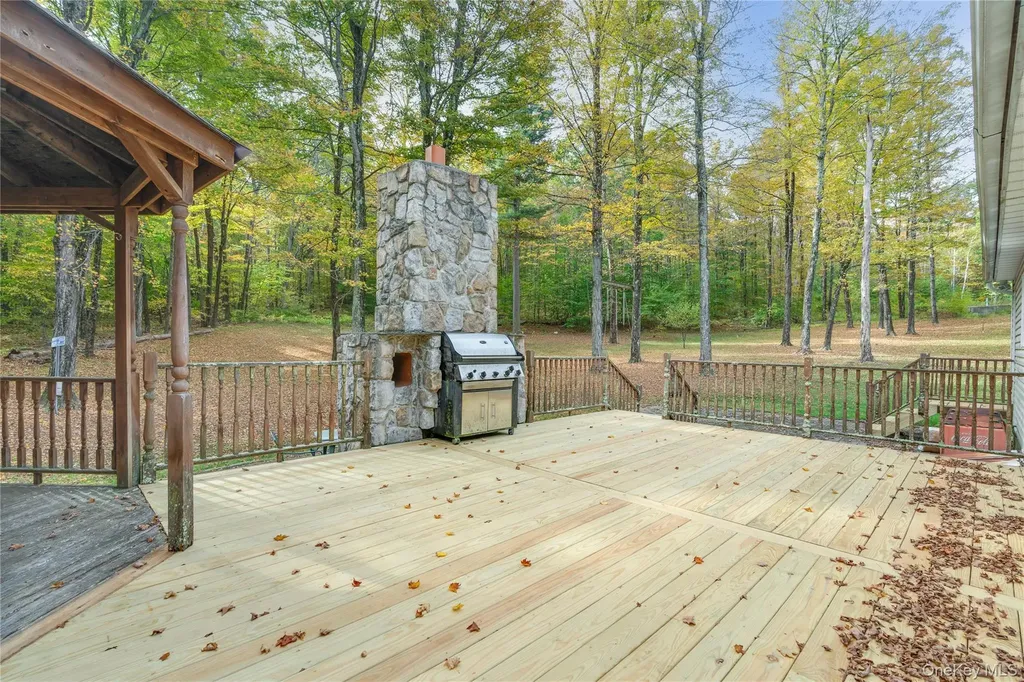 91 Decker Road Ancram NY 12502