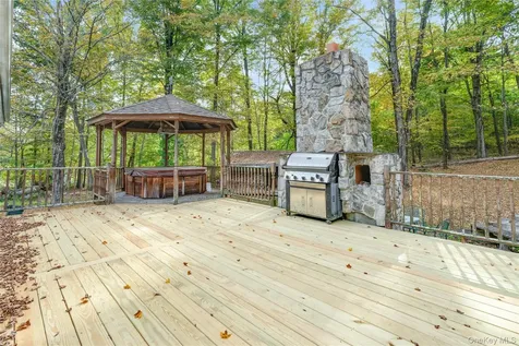 91 Decker Road Ancram NY 12502