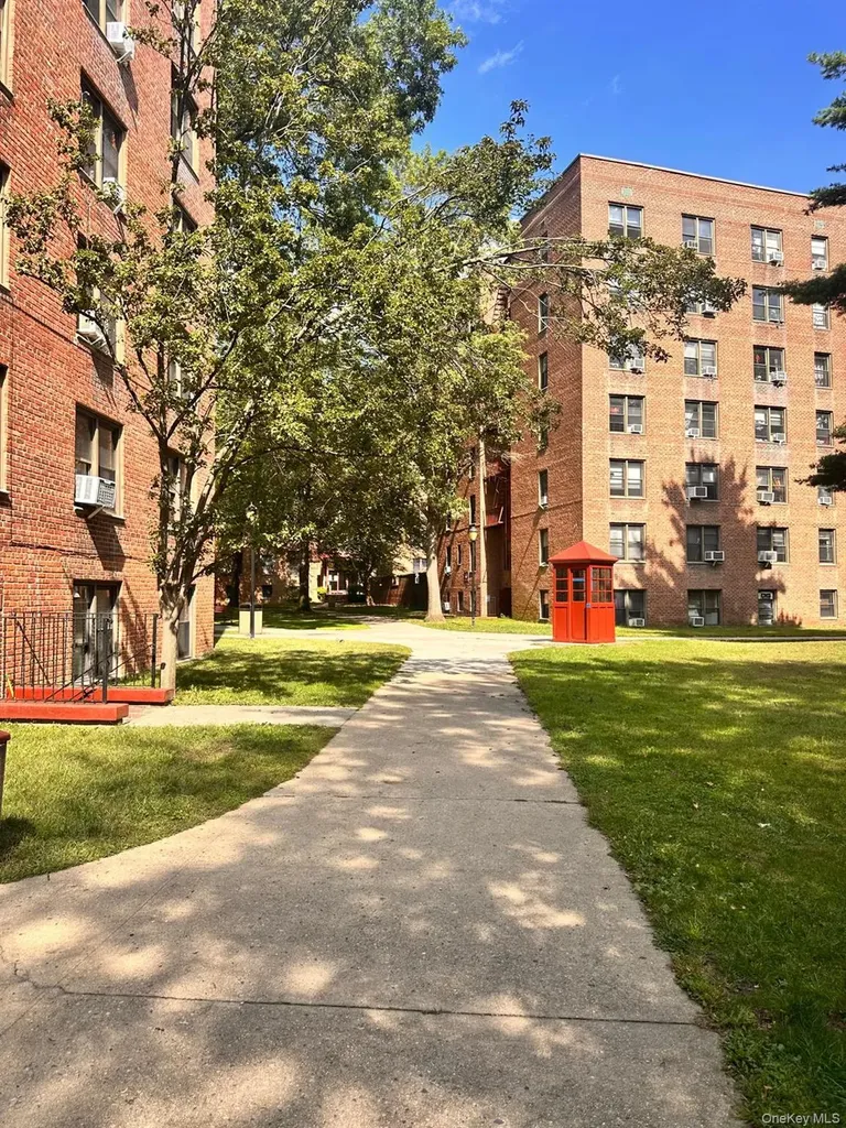 150-11 72nd Road Flushing NY 11367