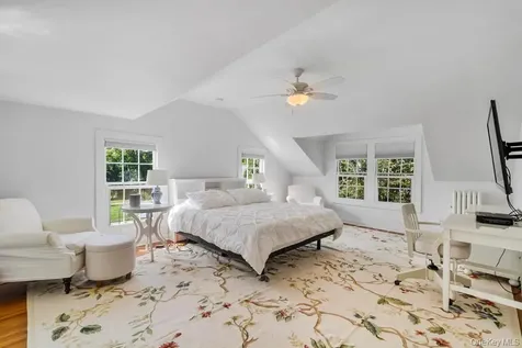 46 Bellport Lane Bellport Village NY 11713