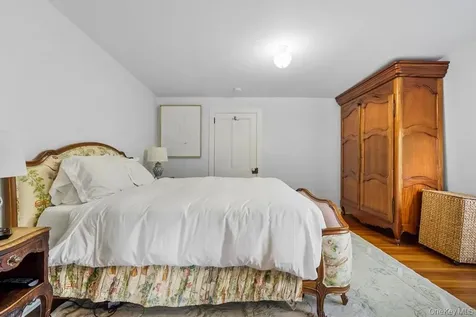 46 Bellport Lane Bellport Village NY 11713