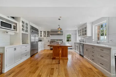 46 Bellport Lane Bellport Village NY 11713