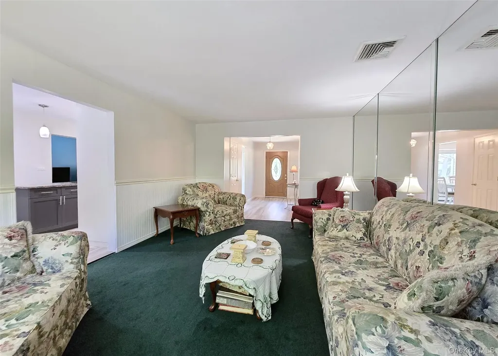 15 Garden Lane Yaphank NY 11980