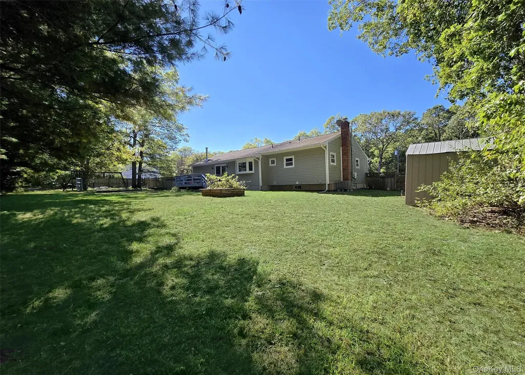 15 Garden Lane Yaphank NY 11980