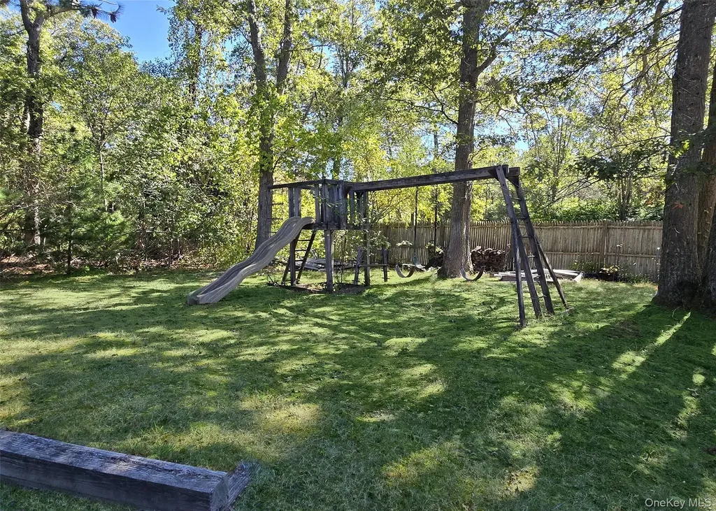 15 Garden Lane Yaphank NY 11980
