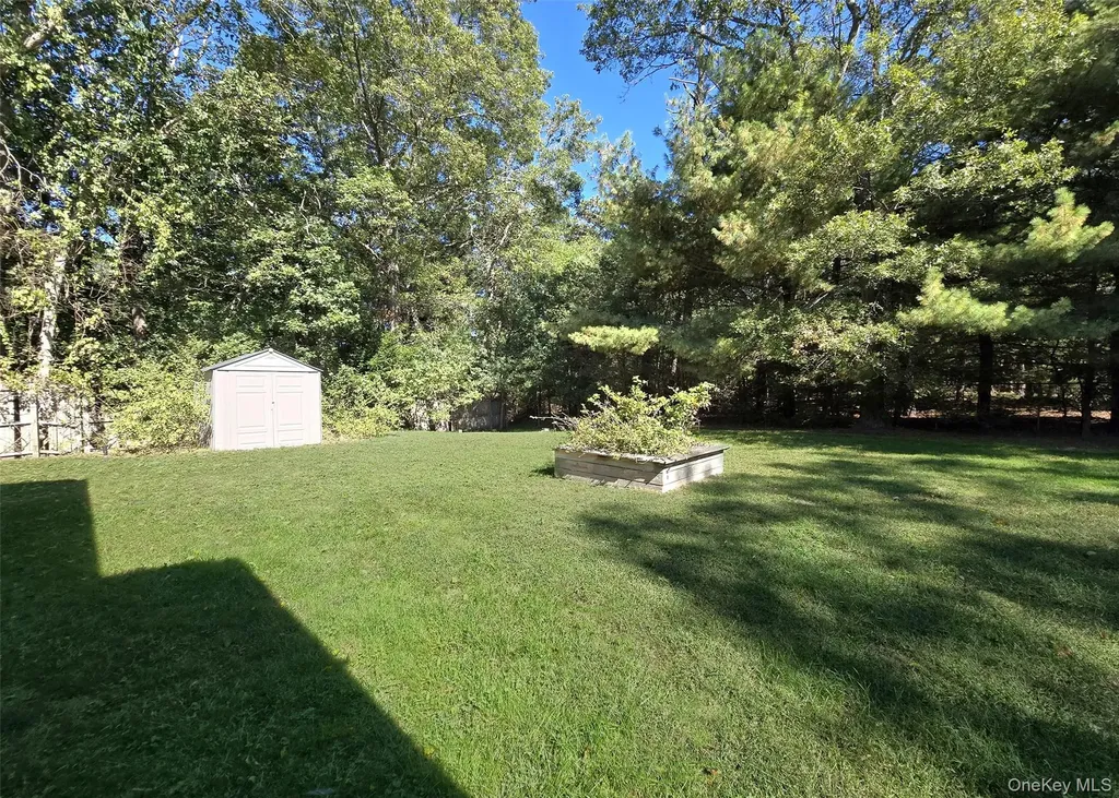 15 Garden Lane Yaphank NY 11980