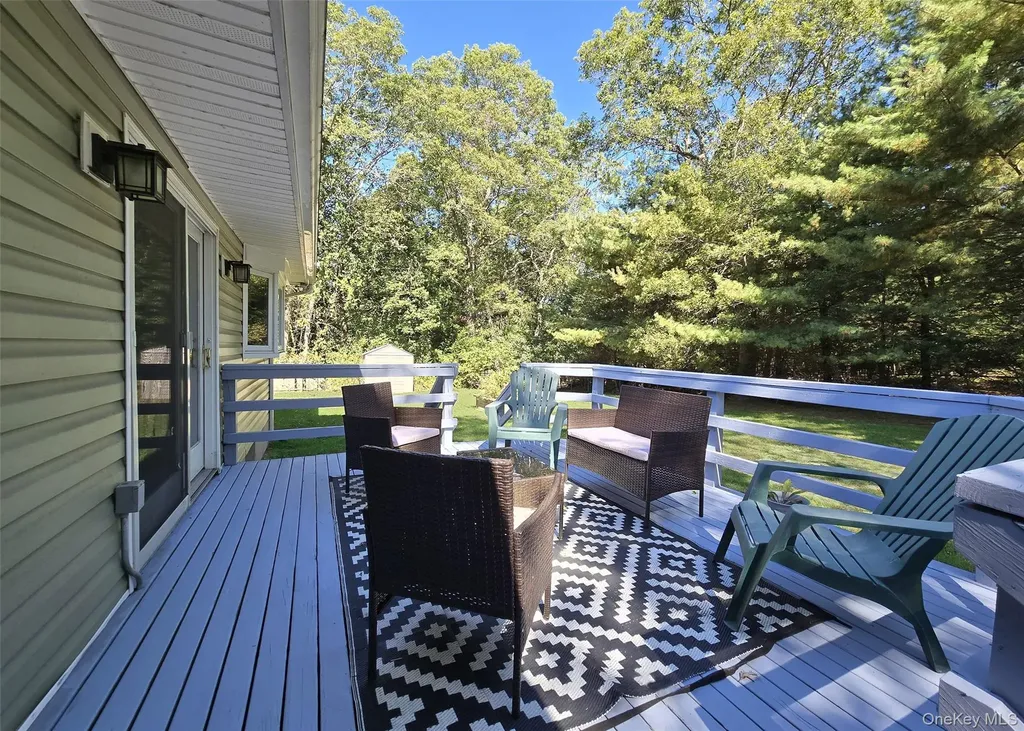 15 Garden Lane Yaphank NY 11980