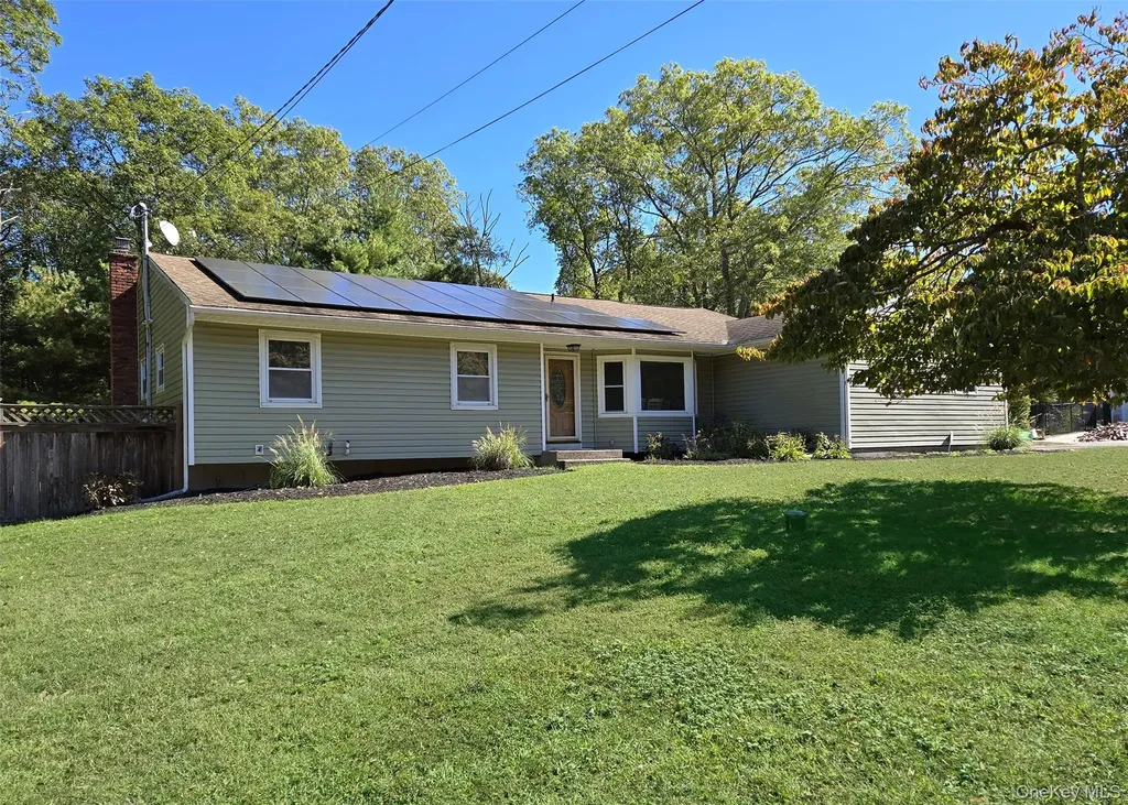 15 Garden Lane Yaphank NY 11980