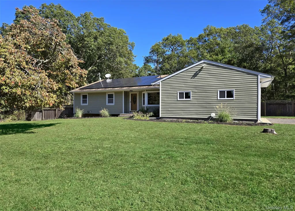 15 Garden Lane Yaphank NY 11980