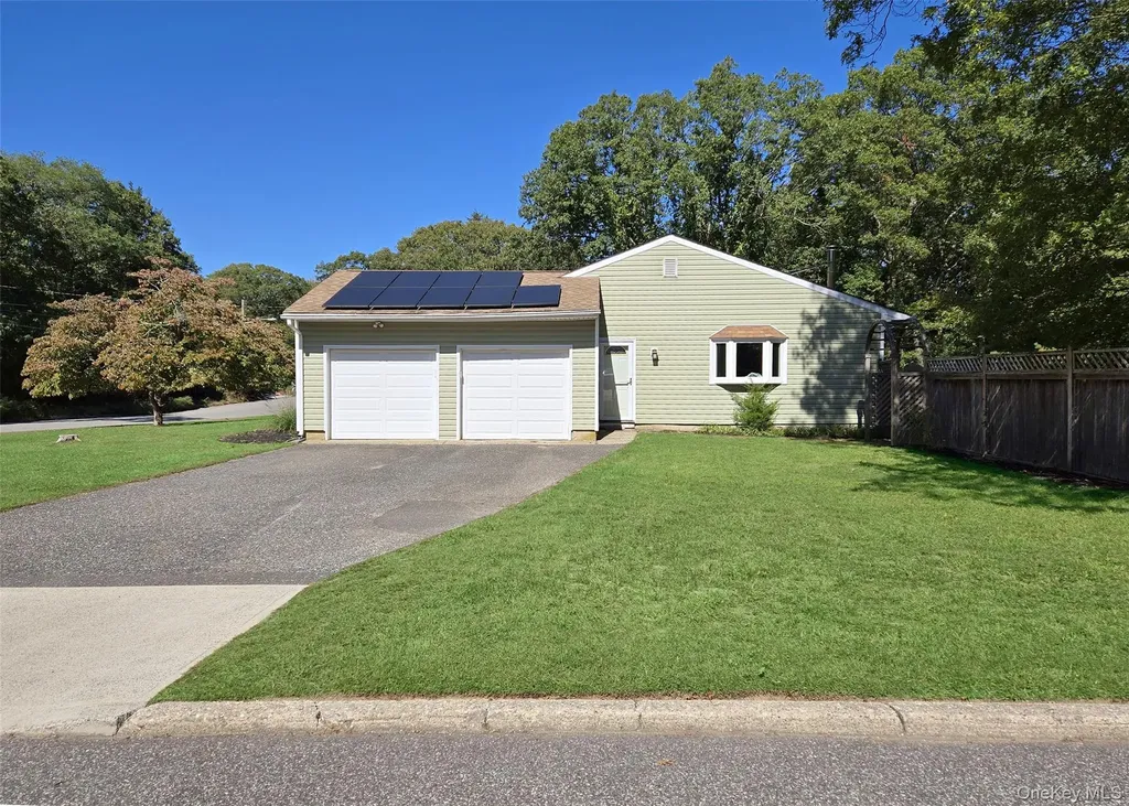 15 Garden Lane Yaphank NY 11980