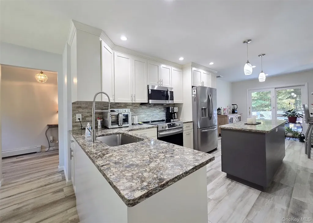 15 Garden Lane Yaphank NY 11980