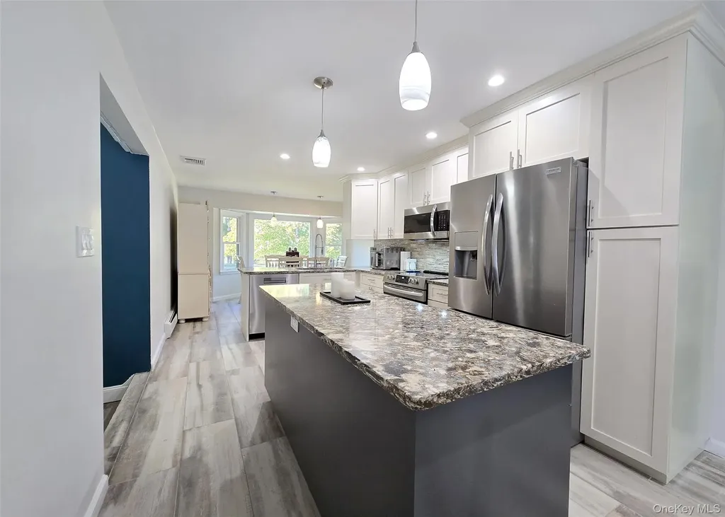 15 Garden Lane Yaphank NY 11980