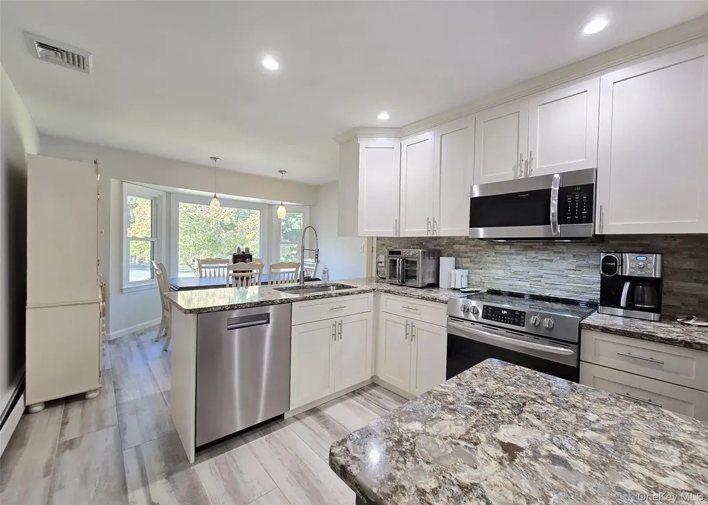15 Garden Lane Yaphank NY 11980