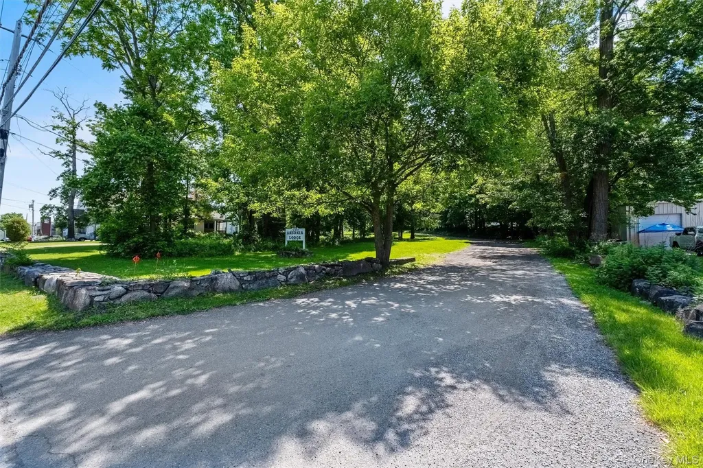 1860 E Main Street Mohegan Lake NY 10547