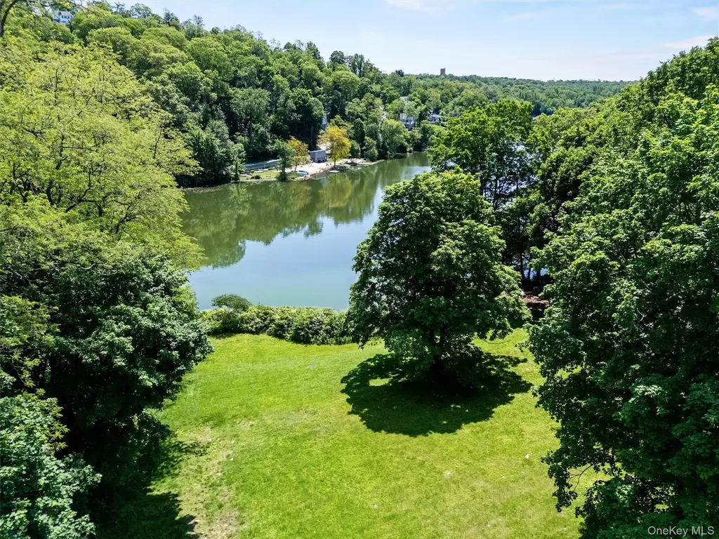 1860 E Main Street Mohegan Lake NY 10547
