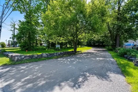 1860 E Main Street Mohegan Lake NY 10547