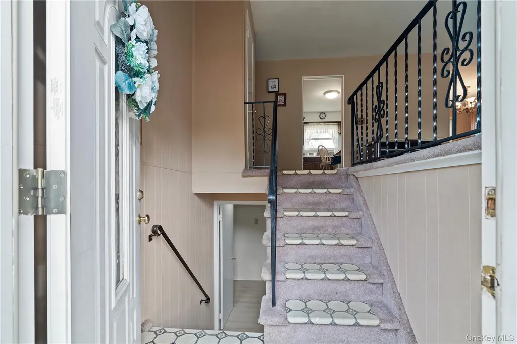 52 Dover Street Lindenhurst NY 11757