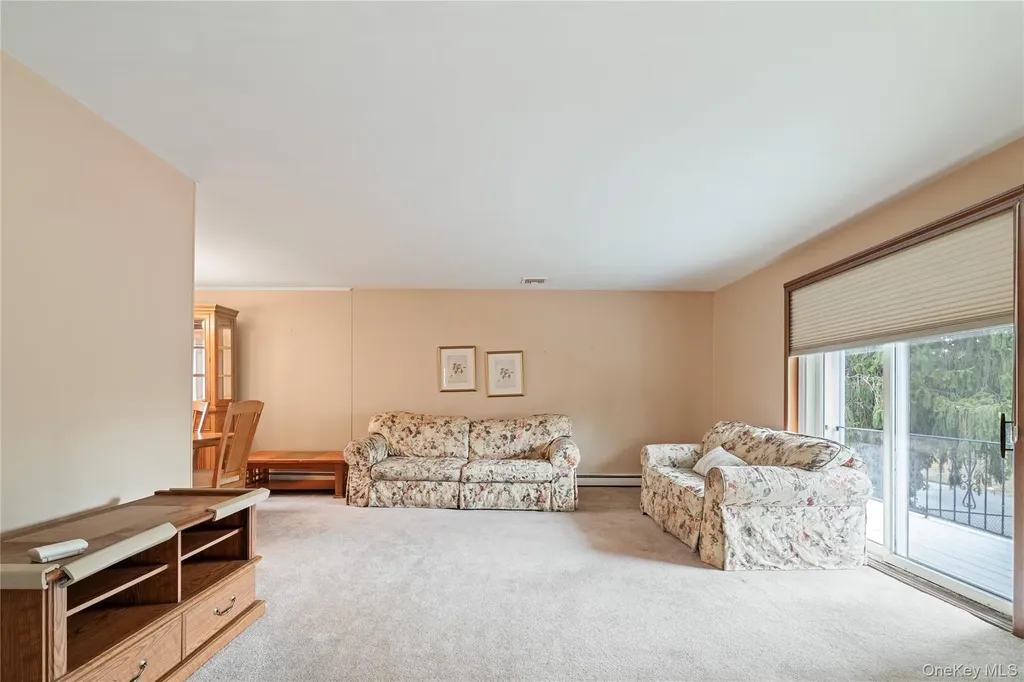 52 Dover Street Lindenhurst NY 11757