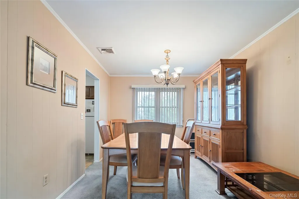 52 Dover Street Lindenhurst NY 11757