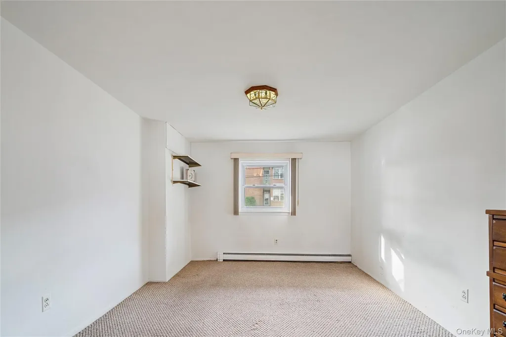 52 Dover Street Lindenhurst NY 11757