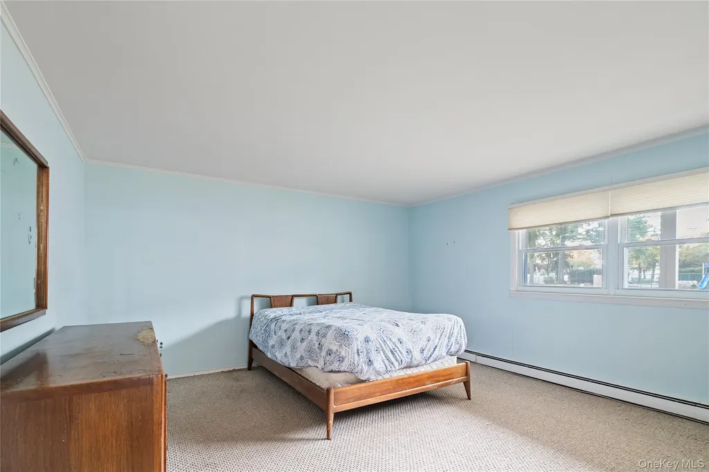 52 Dover Street Lindenhurst NY 11757