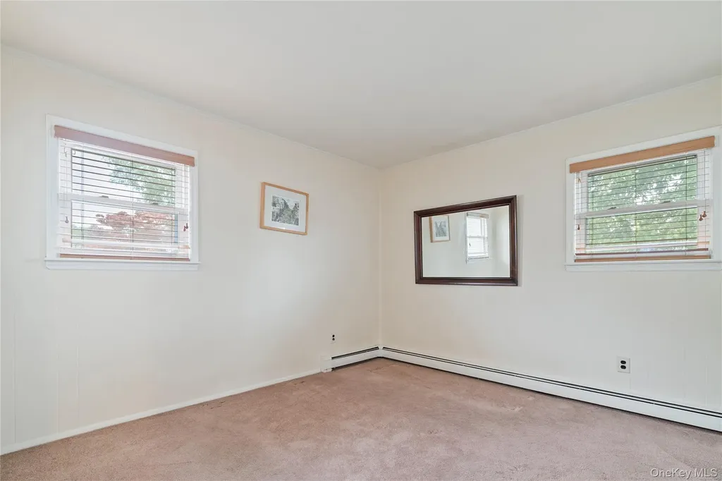 52 Dover Street Lindenhurst NY 11757