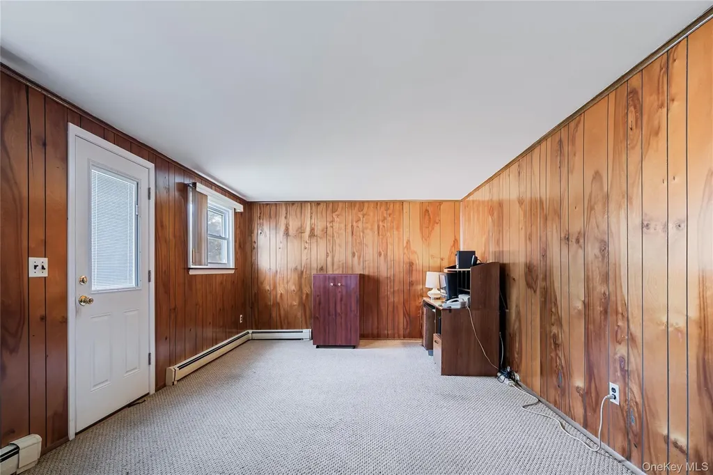 52 Dover Street Lindenhurst NY 11757