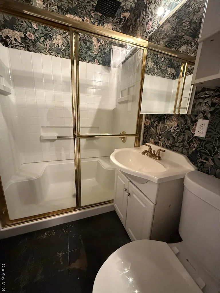 15 Canterbury Road Great Neck NY 11021