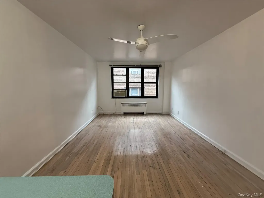 15 Canterbury Road Great Neck NY 11021