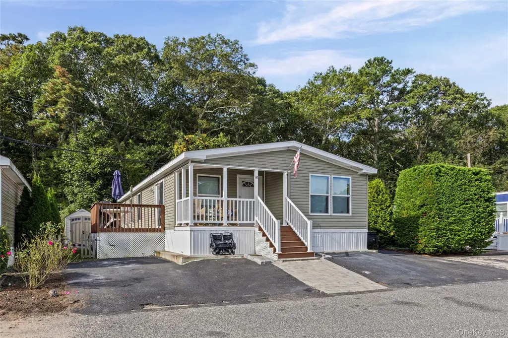 1795 Osborne Avenue Riverhead NY 11901