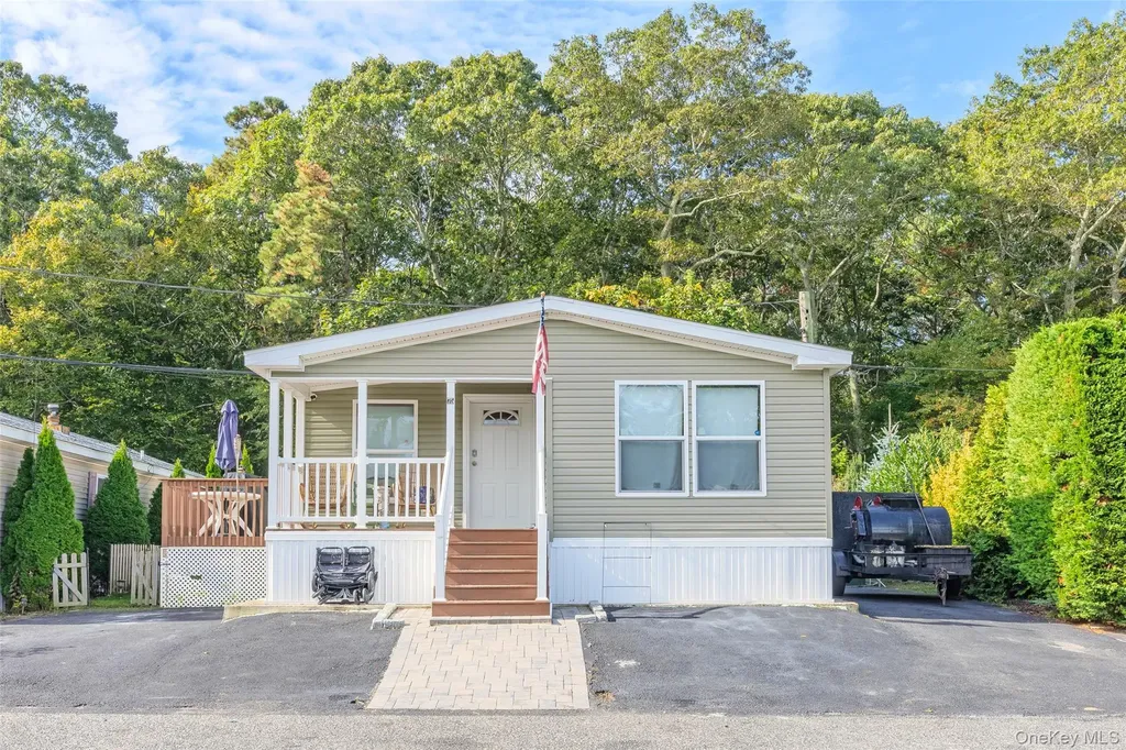 1795 Osborne Avenue Riverhead NY 11901