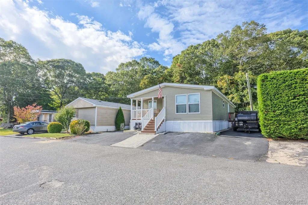 1795 Osborne Avenue Riverhead NY 11901