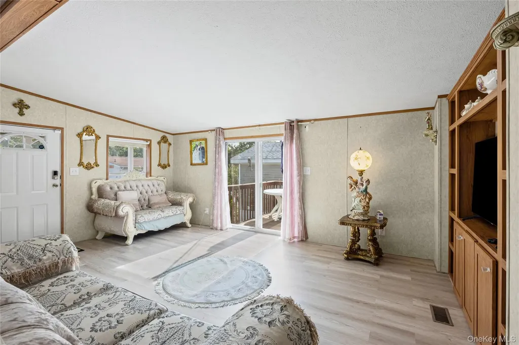 1795 Osborne Avenue Riverhead NY 11901