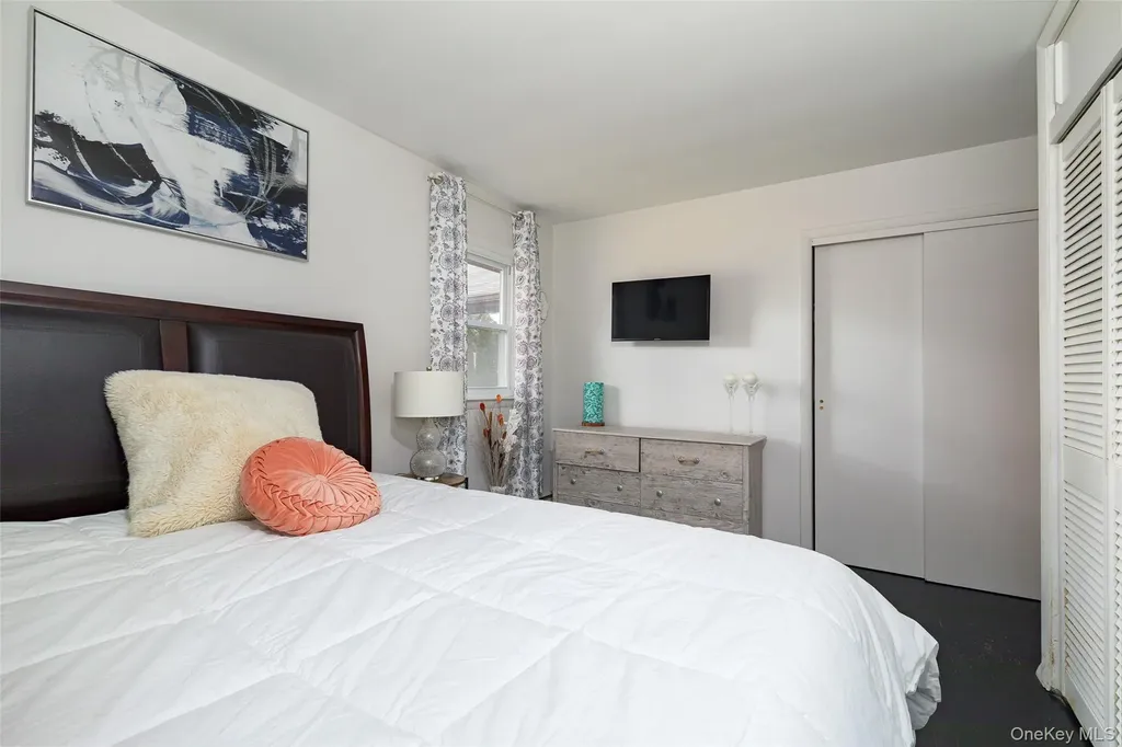11 Cambridge Drive Red Hook NY 12571