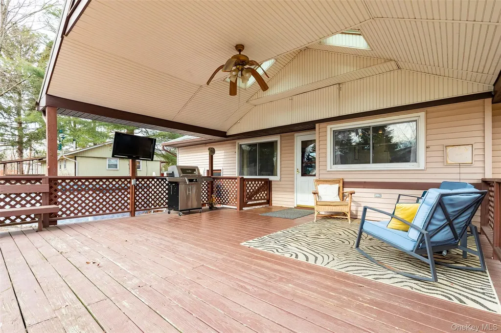 11 Cambridge Drive Red Hook NY 12571