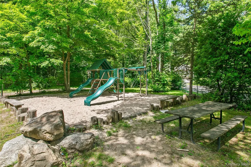 8 Hemlock Road South Salem NY 10590