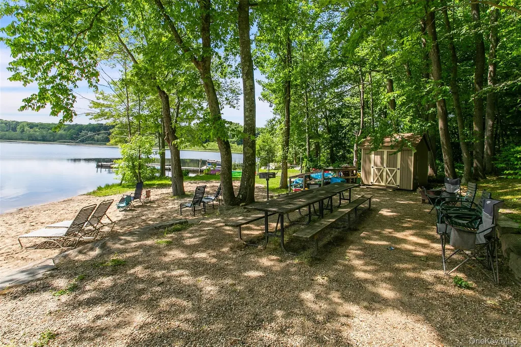 8 Hemlock Road South Salem NY 10590