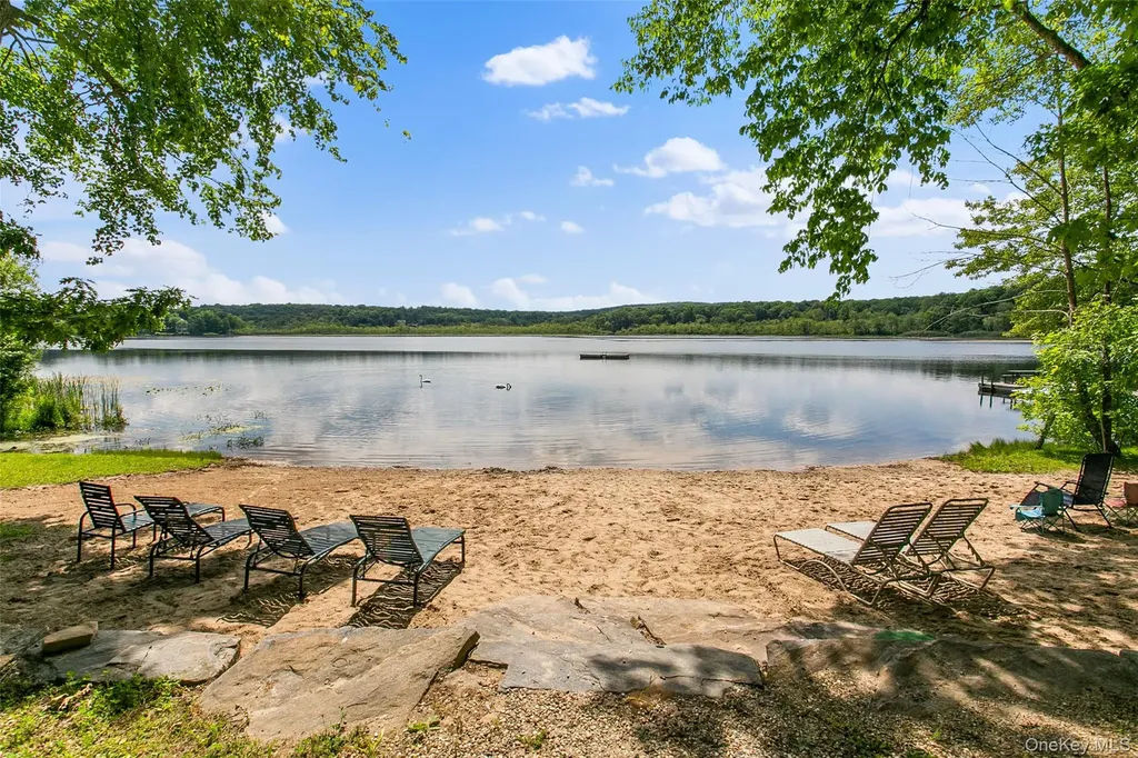 8 Hemlock Road South Salem NY 10590