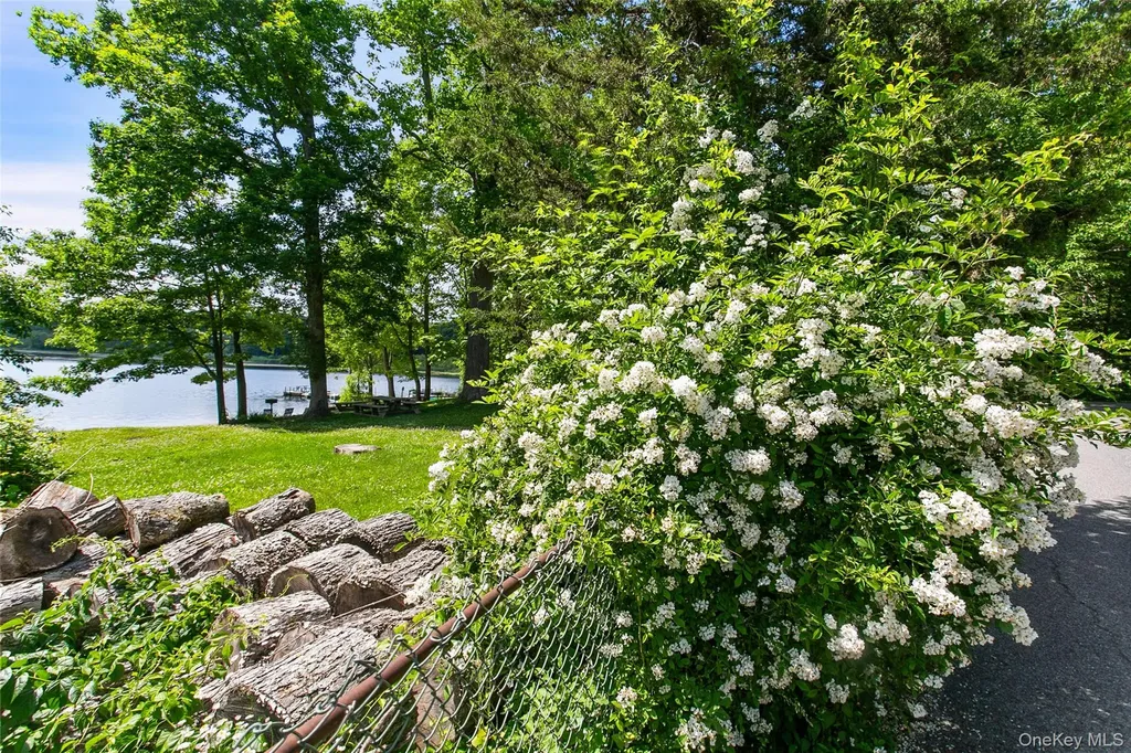 8 Hemlock Road South Salem NY 10590