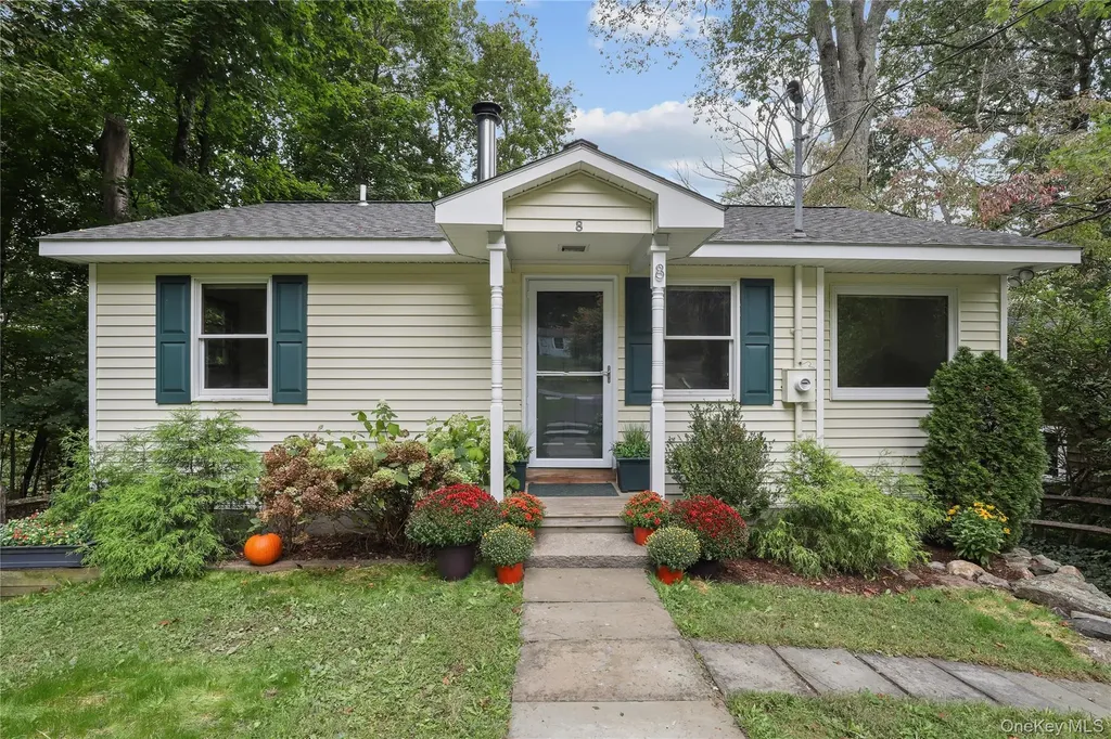 8 Hemlock Road South Salem NY 10590