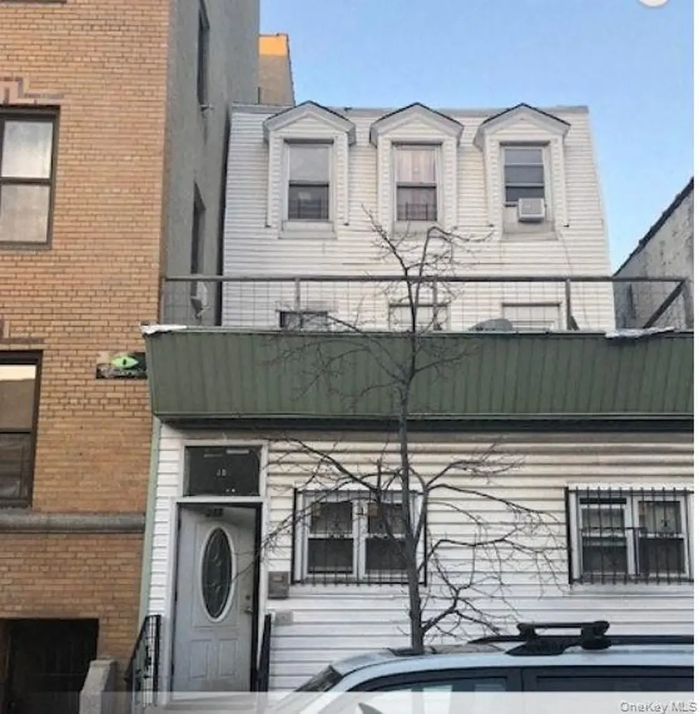285 E 203rd Street Bronx NY 10458