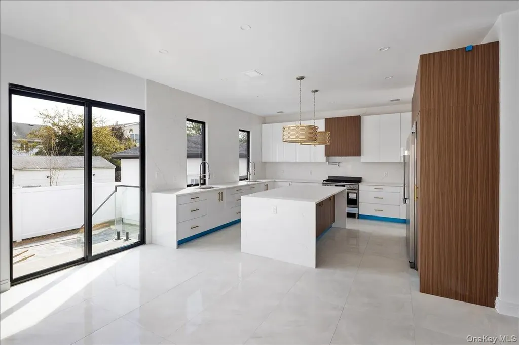 544 Arlington Road Cedarhurst NY 11516