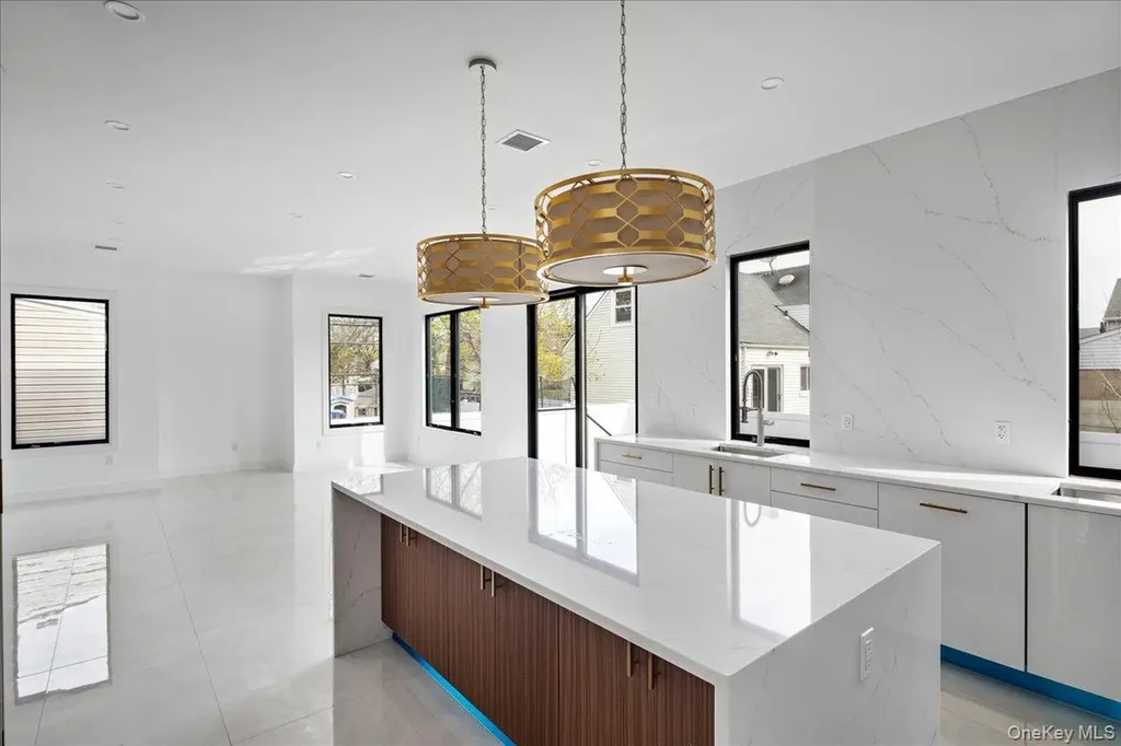 544 Arlington Road Cedarhurst NY 11516